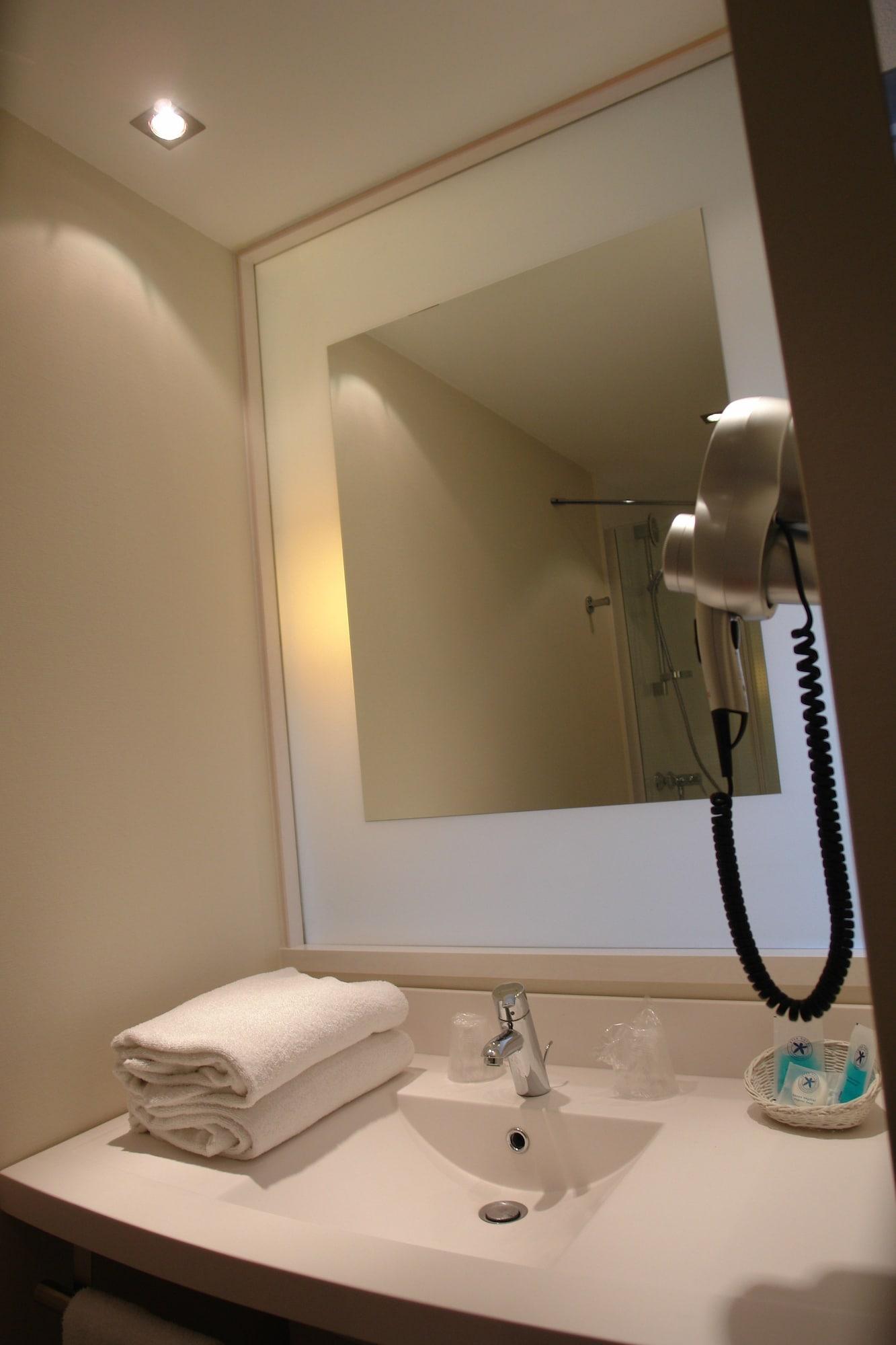 Готель Ibis Styles Шинон Екстер'єр фото