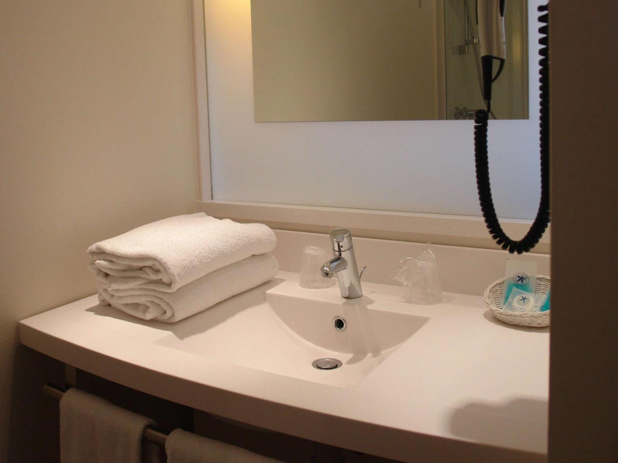 Готель Ibis Styles Шинон Екстер'єр фото