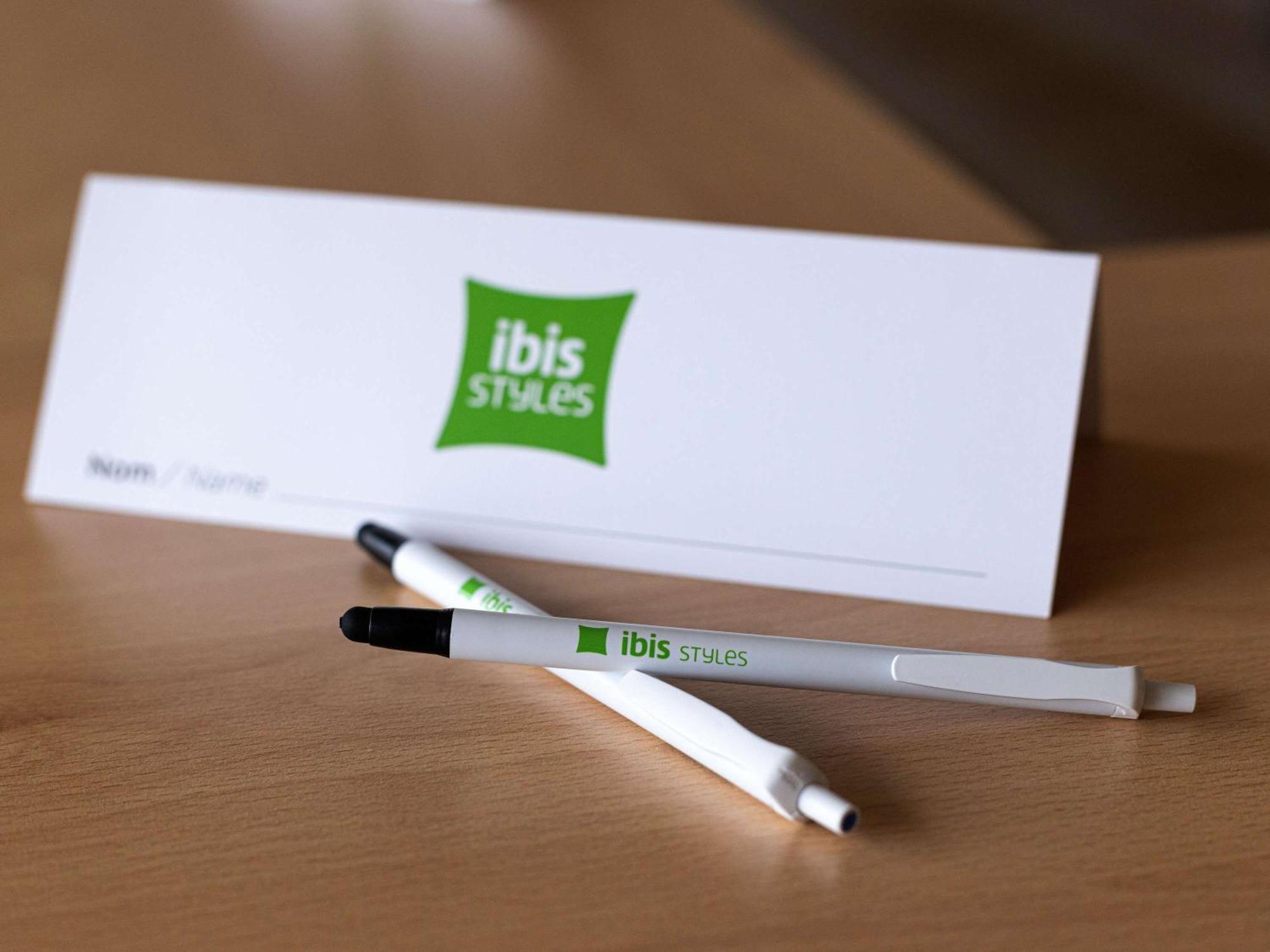 Готель Ibis Styles Шинон Екстер'єр фото