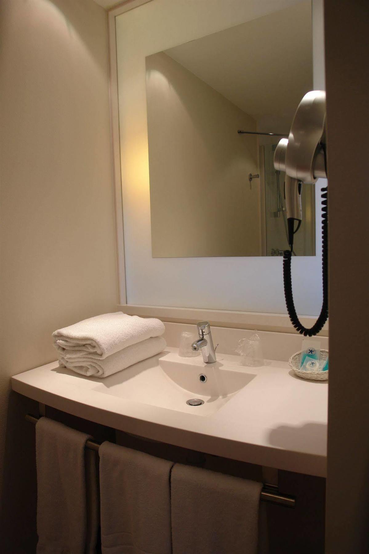 Готель Ibis Styles Шинон Екстер'єр фото